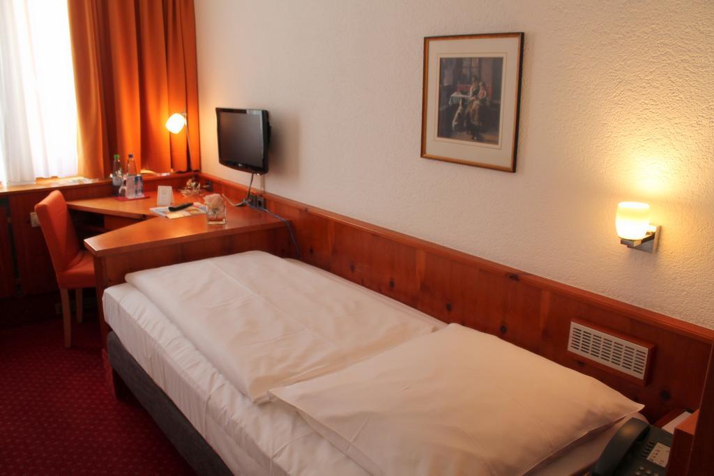 シュティシェーレ ホテル＆ヴァインレストラン ニュルンベルク 部屋 写真